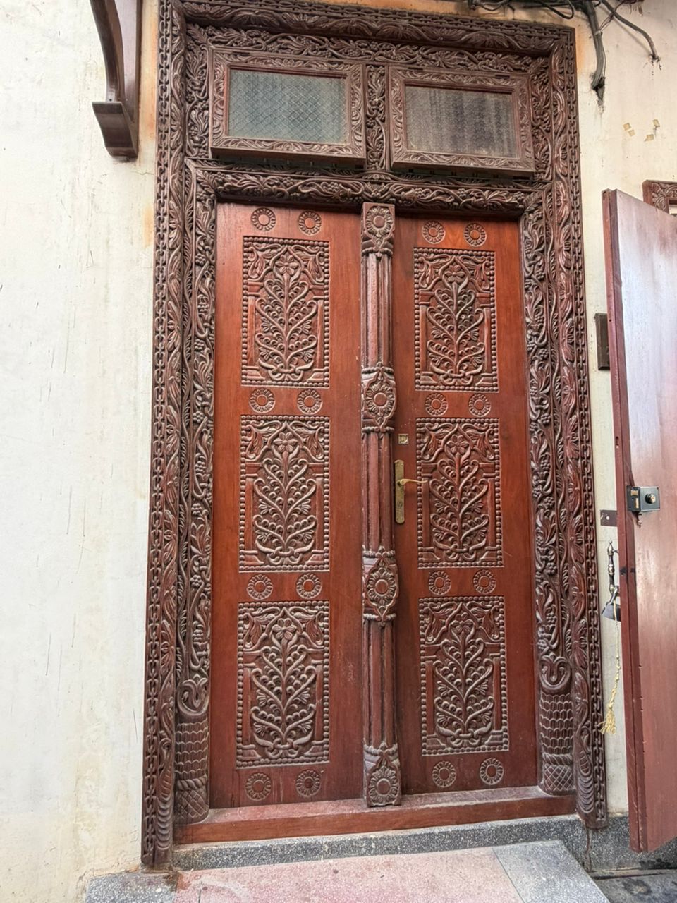 ZANZIBAR DOOR 24